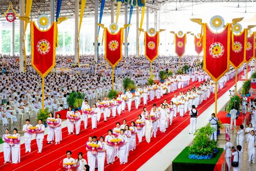 ภาพ No.215377:วันอาทิตย์ต้นเดือนที่ 6 เมษายน พ.ศ. 2568 ขบวนอัญเชิญผ้าป่าสมทบ มหาสังฆทาน 40,000 กว่าวัดทั่วประเทศ ณ สภาธรรมกายสากล วัดพระธรรมกาย