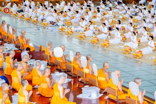 ภาพ No.245104:วันพุธที่ 10 กันยายน พ.ศ. 2568 พิธีถวายภัตตาหารเมนูสวรรค์ เนื่องในวันครบ 25 ปี วันละสังขารคุณยายอาจารย์มหารัตนอุบาสิกาจันทร์ ขนนกยูง ณ หอฉันคุณยายอาจารย์ฯ วัดพระธรรมกาย