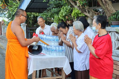 ภาพ No.61058:สามเณรออกบิณฑบาต และกิจกรรมอบรมสามเณร ในโครงการบรรพชาสามเณรฟื้นฟู พระพุทธศาสนาทั่วไทย ณ ศูนย์อบรมที่พักสงฆ์บ้านร่มเย็น จ.นราธิวาส วันที่ 2-15 เมษายน พ.ศ. 2567