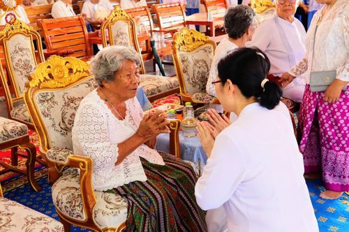 ภาพ No.170495:พิธีทอดกฐิน ณ วัดสุราษฎร์รังสรรค์ จ.ปทุมธานี ในโครงการกฐินสามัคคีทั่วไทย 30,000 วัด บูชาธรรม 80 ปี หลวงพ่อธัมมชโย โดยคณะศิษยานุศิษย์วัดพระธรรมกาย วันที่ 27 ตุลาคม พ.ศ. 2567