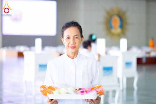 ภาพ No.262669:วันที่ 18,25 ตุลาคม พ.ศ. 2568 พิธีถวายภัตตาหารเมนูสวรรค์ เพื่อการบรรลุธรรม ณ หอฉันคุณยายอาจารย์ฯ วัดพระธรรมกาย