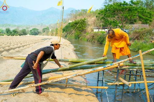 ภาพ No.140323:Photo Story มหัศจรรย์วัดดงดินแดง  EP.8  ภาพการเตรียมงาน การปฎิบัติงาน ของเหล่าผู้ทุ่มเทและเสียสละ เพื่อความสำเร็จของความมหัศจรรย์ ณ วัดดงดินแดง ต.ม่อนจอง อ.อมก๋อย จ.เชียงใหม่ วันที่ 1-7 เมษายน พ.ศ. 2567