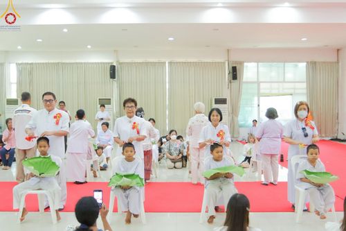 ภาพ No.216175:วันเสาร์ที่ 5 เมษายน พ.ศ. 2568 พิธีตัดปอยผม พิธีขอขมาผู้ปกครอง พิธีขอขมามอบผ้าไตร พิธีบรรพชา พิธีถวายบาตรสามเณร ณ ศูนย์ปฏิบัติธรรมและศูนย์อบรมเยาวชนเพชรบุรี ต.ท่าแลง อ.ท่ายาง จ.เพชรบุรี