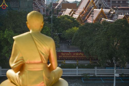 ภาพ No.201289:พระธรรมยาตราปฏิบัติธรรม และถ่ายภาพหมู่ประวัติศาสตร์ ณ อาคารธรรมยาตรา กตัญญูบูชามหาปูชนียาจารย์  ตรงข้ามวัดปากน้ำภาษีเจริญ จ.กรุงเทพมหานคร ในโครงการธรรมยาตรา กตัญญูบูชา มหาปูชนียาจารย์ พระมงคลเทพมุนี(สด จนฺทสโร) พระผู้ปราบมาร อนุสรณ์สถาน 7 แห่ง ปีที่ 13