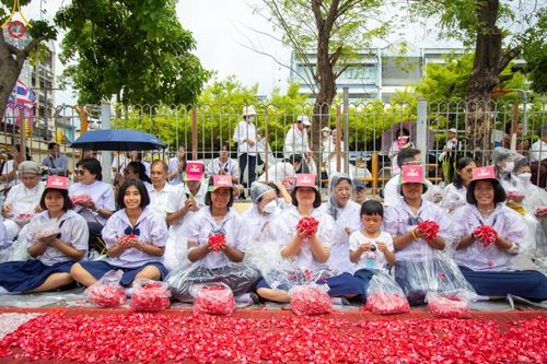 ภาพ No.128185:พิธีอัญเชิญพระบรมสารีริกธาตุ " ใจกลางเมืองนครหาดใหญ่ " เพื่อประดิษฐาน ณ มหารัตนเจดีย์สิริปทุมสวรรค์ (เจดีย์อริยพุทธะ 5 พระองค์) ศูนย์ปฏิบัติธรรมภาคใต้ อ.บางกล่ำ จ.สงขลา  วันที่ 9 มีนาคม พ.ศ.2567 (ชุดที่ 1)