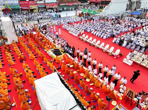 ภาพ No.312542:วันอาทิตย์ที่ 8 มีนาคม พ.ศ.2569 ทำบุญเมืองนครราชสีมา 558 ปี ตักบาตรพระ 10,000 รูป