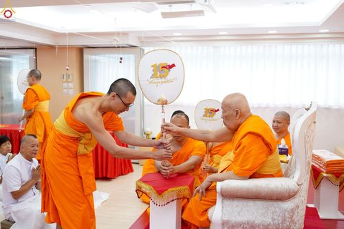 ภาพ No.233670:วันอาทิตย์ที่ 6 กรกฎาคม พ.ศ.2568 พิธีสมโภช 15 ปี วัดพระธรรมกายเกาลูน และพิธีมุทิตาสักการะเปรียญธรรม 9 ประโยค ณ วัดพระธรรมกายเกาลูน เขตปกครองพิเศษฮ่องกง สาธารณรัฐประชาชนจีน