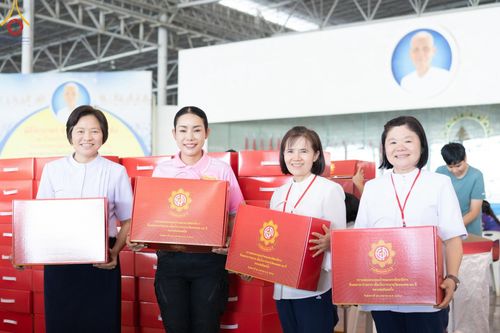 ภาพ No.212013:วันจันทร์ที่ 17 มีนาคม พ.ศ. 2568 บุญบรรจุกล่องไทยธรรม เพื่อถวายแด่พระสังฆาธิการ 40,000 กว่าวัดทั่วไทย ในวันคุ้มครองโลก 22 เมษายน พ.ศ. 2568 ณ บ้านแก้วเรือนทองคุณยายฯ วัดพระธรรมกาย