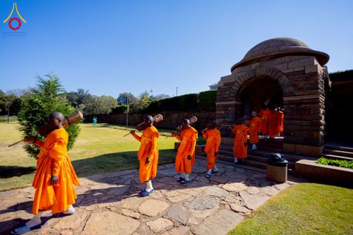 ภาพ No.232828:วันที่ 1 กรกฏาคม พ.ศ. 2568 Dhammayatra in South Africa 2025 ธรรมยาตราแอฟริกาใต้ — เส้นทางแห่งสติ สมาธิ และปัญญา ธรรมทายาทที่ได้อบรมโครงการบรรพชาอุปสมบทหมู่ครั้งที่ 2 ณ วัดพระธรรมกายโจฮันเนสเบิร์ก ประเทศแอฟริกาใต้
