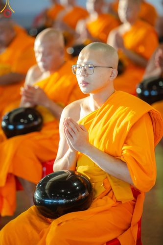 ภาพ No.150987:พิธีตักบาตร ในวันอาทิตย์ต้นเดือน วันที่ 1 กันยายน พ.ศ. 2567 ณ สภาธรรมกายสากล วัดพระธรรมกาย