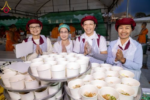 ภาพ No.196905:พิธีถวายภัตตาหารเป็นสังฆทาน แด่พระธรรมยาตรา ณ วัดโบสถ์(บน) ตำบลบางคูเวียง อำเภอบางกรวย จังหวัดนนทบุรี ในโครงการธรรมยาตรา กตัญญูบูชา มหาปูชนียาจารย์ พระมงคลเทพมุนี(สด จนฺทสโร) พระผู้ปราบมาร อนุสรณ์สถาน 7 แห่ง ปีที่ 13 วันที่ 18 มกราคม พ.ศ. 2568