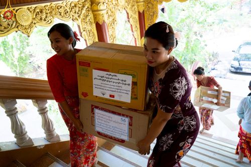 ภาพ No.220026:วันจันทร์ที่ 14 เมษายน พ.ศ. 2568 พระครูสิทธิรัตนวิเทศ ผู้ช่วยเจ้าอาวาสวัดพระธรรมกาย พร้อมด้วยผู้แทนมูลนิธิธรรมกาย และศิษยานุศิษย์หลวงพ่อธัมมชโย ออกเดินทางไปยังพื้นที่เมืองมัณฑะเลย์ สาธารณรัฐแห่งสหภาพเมียนมา โดยได้รับความเมตตาประสานงานเจ้าหน้าที่ภาครัฐจาก