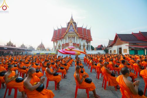 ภาพ No.116028:พิธีตักบาตรพระธรรมยาตรา ณ อนุสรณ์สถานลำดับที่ 4 สถานที่เกิดด้วยกายธรรม วัดโบสถ์(บน) จ.นนทบุรี วันที่ 21 มกราคม พ.ศ. 2567