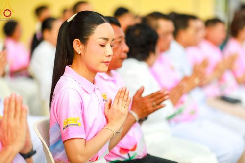 ภาพ No.150789:พิธีเจริญพระพุทธมนต์ และทำบุญตักบาตรแด่คณะสงฆ์ จำนวน 121 รูป เนื่องในโอกาสฉลองครบรอบ 120 ปี อำเภอคลองหลวง จังหวัดปทุมธานี เพื่อถวายเป็นพุทธบูชา ช่วยเหลือผู้ประสบความเดือดร้อนจากอุทกภัย และคณะสงฆ์ 323 วัด 4 จังหวัดชายแดนภาคใต้ วันเสาร์ที่ 31 สิงหาคม พ.ศ. 