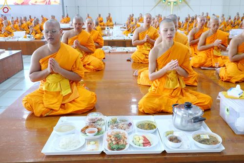 ภาพ No.240065:วันเสาร์ที่ 23 สิงหาคม พ.ศ. 2568 (วันพระ แรม 14 ค่ำ เดือน 9) พิธีบุพเปตพลี ครั้งที่ 169 ร่วมอุทิศบุญแด่หมู่ญาติที่ล่วงลับไปแล้ว และสืบทอดอายุพระพุทธศาสนา ณ หอฉันคุณยายอาจารย์ฯ วัดพระธรรมกาย