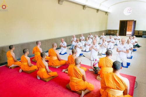 ภาพ No.83344:พิธีตัดปอยผมธรรมทายาทและฝากตัวเป็นศิษย์ ในโครงการอบรมพระธรรมทายาททวีปยุโรป รุ่นที่ 9 วันพุธที่ 12 มิถุนายน พ.ศ. 2566 ณ วัดพระธรรมกายเบเนลักซ์ ประเทศเบลเยี่ยม