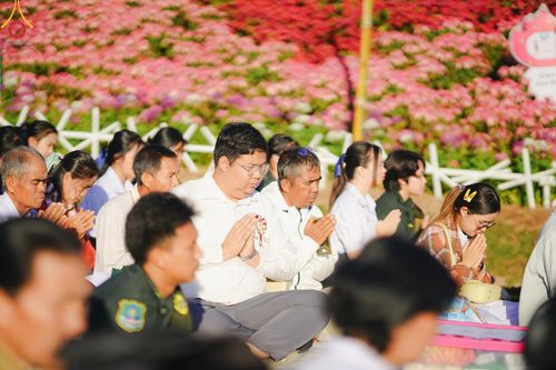 ภาพ No.106793:พิธีตักบาตรพระ ๒๐๐ รูป  "สร้างบุญใหญ่ ส่งท้ายปีเก่า ต้อนรับปีใหม่ ๒๕๖๗" วันอาทิตย์ที่ ๓๑ ธันวาคม ๒๕๖๖ ณ ถนนหน้าที่ว่าการอำเภอภูเรือ อำเภอภูเรือ จังหวัดเลย