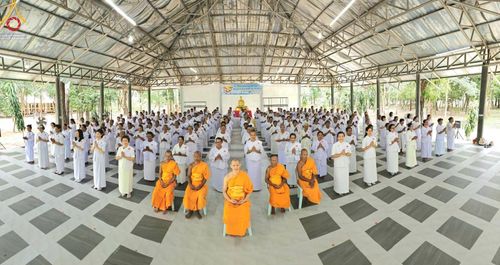 ภาพ No.152400:พิธีมอบสไบแก้ว โครงการอบรมอุบาสิกาแก้วจังหวัดบุรีรัมย์รุ่นที่ 1 วันที่ 6-8 กันยายน พ.ศ. 2567