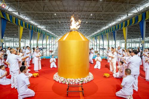 ภาพ No.242672:วันอาทิตย์ที่ 31 สิงหาคม พ.ศ. 2568 งานบุญวันอาทิตย์ พิธีจุดเทียนใจ ไฟนิรันด์ อนันตชัย ณ วัดพระธรรมกาย จ.ปทุมธานี