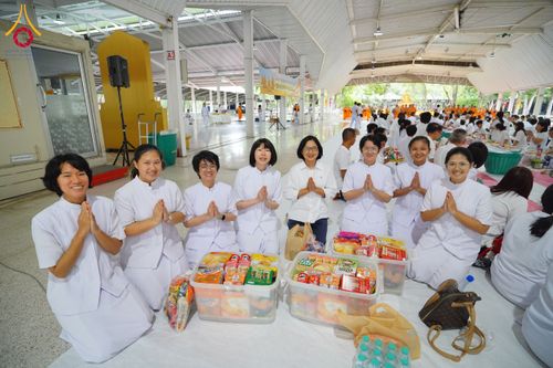 ภาพ No.144270:พิธีตักบาตรพระใหม่  โครงการบรรพชาอุปสมบทหมู่ ธรรมทายาทนานาชาติ (ภาษาจีน) ณ อาคารโถงช้าง วัดพระธรรมกาย วันอาทิตย์ที่ 14 กรกฎาคม พ.ศ. 2567