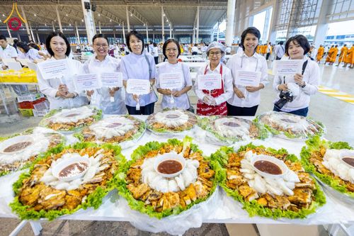 ภาพ No.120596:พิธีถวายภัตตาหารเป็นสังฆทาน แด่คณะพระธรรมยาตรา ปีที่ 12 วันที่ 29 มกราคม พ.ศ. 2567 ณ สภาธรรมกายสากล วัดพระธรรมกาย