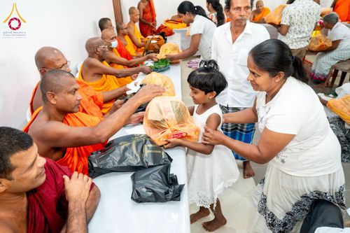 ภาพ No.175731:พิธีทอดผ้าป่าสมทบกฐิน ณ วัดกัลปิติยะ ปูรณะ เมืองมาตะเล ศรีลังกา โดยมูลนิธิธรรมกาย ในนามหลวงพ่อธัมมชโย วันที่ 6 พฤศจิกายน พ.ศ. 2567