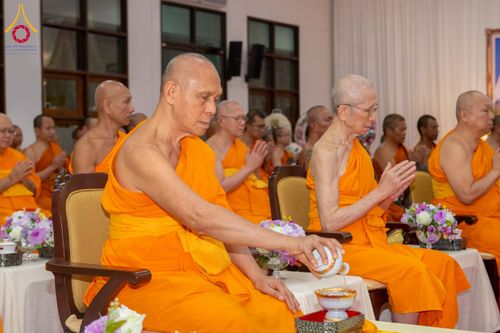 ภาพ No.315503:วันพุธที่ 25 มีนาคม พ.ศ. 2569 พิธีบำเพ็ญกุศล คุณพ่อณรงค์ จินตมากุล  สิริอายุ 99 ปี 11 เดือน โยมบิดา พระครูปลัดรัตนวีรวัฒน์ (รังสฤษดิ์ อิทฺธิจินตโก) ที่ปรึกษาเจ้าคณะจังหวัดปทุมธานี เจ้าอาวาสวัดพระธรรมกาย  ณ ห้องปลูกศรัทธา 2 วัดพระธรรมกาย ปทุมธานี