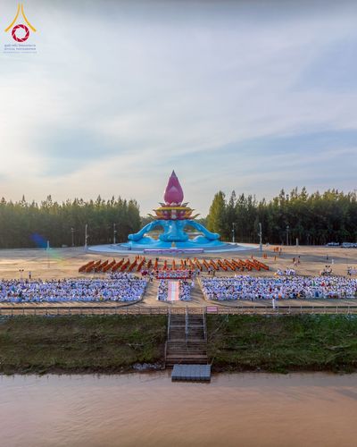 ภาพ No.250530:วันพุธที่ 8 ตุลาคม พ.ศ. 2568 พิธีตักบาตรเทโวโรหณะ ณ ลานธรรมปทุมรัตน์ธรรมเจดีย์ พุทธอุทยานนานาชาติ อ.โพนพิสัย จ.หนองคาย