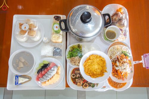 ภาพ No.157658:พิธีถวายภัตตาหารเมนูสวรรค์ ในพรรษาแห่งการเข้าถึงธรรม วันเสาร์ที่ 28 กันยายน พ.ศ. 2567 ณ หอฉันคุณยายอาจารย์ฯ วัดพระธรรมกาย