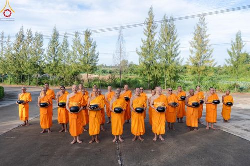 ภาพ No.155562:โครงการ อุบาสกแก้ว อุบาสิกาแก้ว รุ่นที่ 2 ตัวแทนทอดกฐินสามัคคีทั่วไทย 30,000 วัด บูชาธรรม 80 ปี หลวงพ่อธัมมชโย  ระหว่างวันที่ 13-15 กันยายน พ.ศ. 2567 ณ ธุดงคสถานชลบุรี