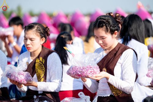 ภาพ No.198124:พิธีต้อนรับพระธรรมยาตรา ณ อนุสรณ์สถานลำดับที่ 5 สถานที่เผยแผ่วิชชาธรรมกายครั้งแรก อนุสรณ์สถานบางปลา วัดบางปลา อำเภอบางเลน จังหวัดนครปฐม ในโครงการธรรมยาตรา กตัญญูบูชา มหาปูชนียาจารย์ พระมงคลเทพมุนี(สด จนฺทสโร) พระผู้ปราบมาร ปีที่ 13 วัน 19 มกราคม พ.ศ.2568