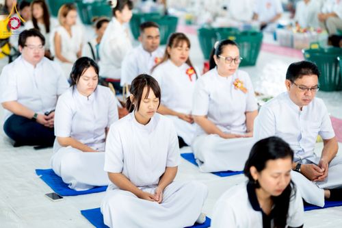 ภาพ No.229414:วันเสาร์ที่ 21 มิถุนายน พ.ศ. 2568 พิธีตักบาตรโครงการอุปสมบทหมู่ธรรมทายาท ระดับอุดมศึกษา รุ่นที่ 52 ภาคฤดูฝน ณ มหาวิหารคด คอร์ 9 วัดพระธรรมกาย