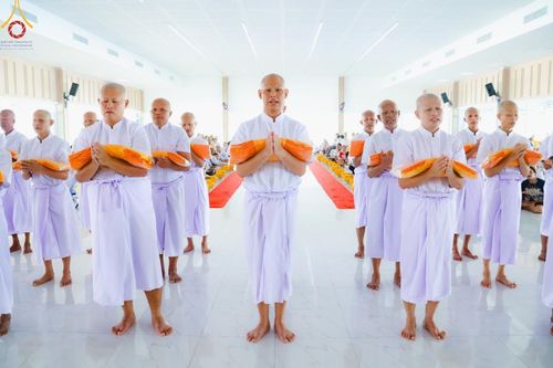 ภาพ No.186445:พิธีตัดปอย ปลงผม เวียนประทักษิณ  มอบบาตรผ้าไตร ขอขมาผู้ปกครอง และพิธีบรรพชาอุปสมบท  โครงการอุปสมบทหมู่บูชาธรรมมหาปูชนียาจารย์  ประจำปี 2567 ณ ศูนย์ปฏิบัติธรรมภาคใต้และวัดคงคาเลียบ อ.บางกล่ำ จ.สงขลา วันอาทิตย์ที่ 8 ธันวาคม พ.ศ. 2567