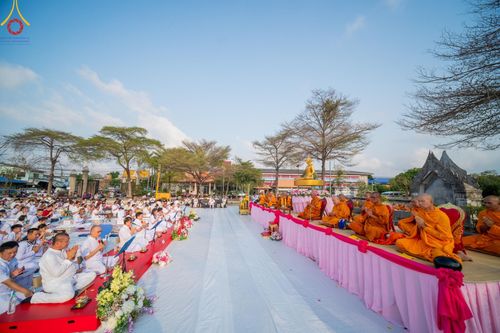 ภาพ No.58106:พิธีตักบาตรพระภิกษุและสามเณร 180 รูป ณ ลานองค์พระสมุทรเจดีย์ จ.สมุทรปราการ วันเสาร์ที่ 27 เมษายน พ.ศ. 2567