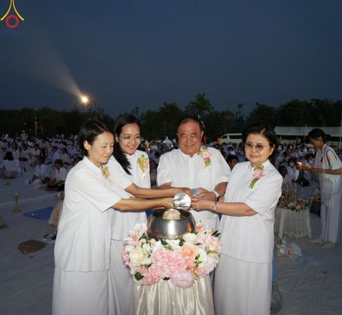 ภาพ No.129594:พิธีจุดประทีป 10,000 ดวง น้อมถวายเป็นพุทธบูชา ณ มหารัตนเจดีย์สิริปทุมสวรรค์ (เจดีย์อริยพุทธะ 5 พระองค์) ศูนย์ปฏิบัติธรรมภาคใต้ อ.บางกล่ำ จ.สงขลา  วันที่ 10 มีนาคม พ.ศ. 2567