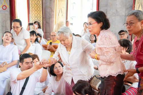 ภาพ No.165086:พิธีทอดกฐิน ณ วัดใหม่พิเรนทร์ แขวงวัดอรุณ เขตบางกอกใหญ่ กรุงเทพมหานคร ในโครงการกฐินสามัคคีทั่วไทย 30,000 วัด บูชาธรรม 80 ปี หลวงพ่อธัมมชโย โดยคณะศิษยานุศิษย์วัดพระธรรมกาย วันที่ 20 ตุลาคม พ.ศ. 2567