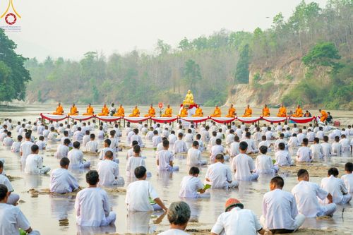 ภาพ No.63263:Photo Story  มหัศจรรย์วัดดงดินแดง Episode 1  พิธีปลงผมนาคธรรมทายาท  ในโครงการบรรพชาอุปสมบทหมู่ ฟื้นฟูพระพุทธศาสนาทั่วไทย วัดดงดินแดง ณ ลำน้ำแม่ตื่น อ.อมก๋อย จ.เชียงใหม่ วันที่ 2 เมษายน พ.ศ. 2567