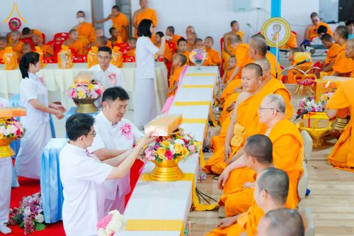 ภาพ No.174013:พิธีทอดกฐิน ศูนย์เบญจธรรม จ.ปทุมธานี ในโครงการกฐินสามัคคีทั่วไทย 30,000 วัด บูชาธรรม 80 ปี หลวงพ่อธัมมชโย โดยคณะศิษยานุศิษย์วัดพระธรรมกาย วันที่ 11 พฤศจิกายน พ.ศ. 2567