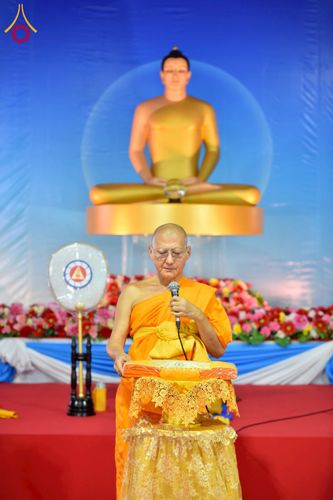 ภาพ No.238085:วันอังคารที่ 12 สิงหาคม พ.ศ. 2568 กิจกรรมวันแม่แห่งชาติ พิธีเปิดห้องปฎิบัติธรรม "กลางใส ใจสว่าง" (World Inner Peace Meditation Room) พิธีลูกกราบคุณแม่-คุณพ่อ พิธีทอดผ้าป่ากองทุนเลี้ยงพระ&กฐิน 30,000 วัด(บูชาธรรมหลวงพ่อ) พิธีไถ่โคท้อง 2 ตัว  ณ วิหารคด 2 ว