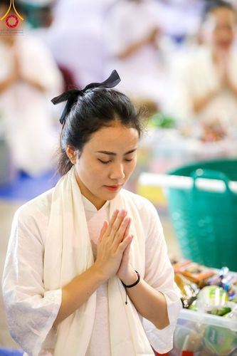 ภาพ No.92100:พิธีตักบาตร ในวันทอดกฐินสามัคคี ประจำปีพุทธศักราช 2566 วันอาทิตย์ต้นเดือนที่ 5 พฤศจิกายน พ.ศ. 2566 ณ สภาธรรมกายสากล วัดพระธรรมกาย จ.ปทุมธานี