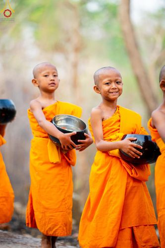 ภาพ No.62239:Photo Story  มหัศจรรย์วัดดงดินแดง Episode 4 กิจกรรมตักบาตรฉลองพระ-เณรกว่า 500 รูป