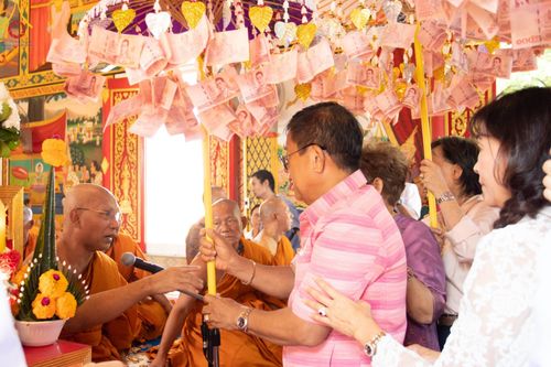 ภาพ No.92932:พิธีทอดกฐินสามัคคีทั่วไทย 5,000 วัด โดยคณะศิษยานุศิษย์วัดพระธรรมกาย  น้อมบูชาธรรม 79 ปี หลวงพ่อธัมมชโย  ณ วัดเตาปูน จ.ชลบุรี วันที่ 8 พฤศจิกายน พ.ศ. 2566