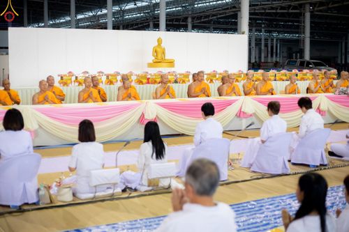 ภาพ No.188502:พิธีถวายภัตตาหารเป็นสังฆทาน แด่พระธรรมยาตรา ในโครงการธรรมยาตรา กตัญญูบูชา มหาปูชนียาจารย์ พระมงคลเทพมุนี(สด จนฺทสโร) พระผู้ปราบมาร อนุสรณ์สถาน 7 แห่ง ปีที่ 13 ณ สภาธรรมกายสากล วัดพระธรรมกาย วันที่ 3 มกราคม พ.ศ. 2568