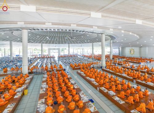 พิธีถวายภัตตาหารเมนูสวรรค์ ในพรรษาแห่งการเข้าถึงธรรม วันเสาร์ที่ 10 สิงหาคม พ.ศ. 2567 ณ หอฉันคุณยายอาจารย์ฯ วัดพระธรรมกาย