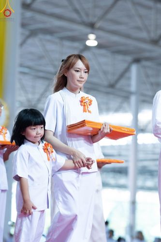 ภาพ No.99777:พิธีทอดผ้าป่า ต้นสมบัติจักรพรรดิ ในวันอาทิตย์ที่ 3 ธันวาคม พ.ศ. 2566 ณ สภาธรรมกายสากล วัดพระธรรมกาย จ.ปทุมธานี