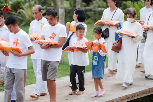 ภาพ No.165634:พิธีทอดกฐินศูนย์ปฏิบัติธรรมแก้วภูเรือ จ.เลย ในโครงการกฐินสามัคคีทั่วไทย 30,000 วัด บูชาธรรม 80 ปี หลวงพ่อธัมมชโย โดยคณะศิษยานุศิษย์วัดพระธรรมกาย วันที่ 20 ตุลาคม พ.ศ. 2567