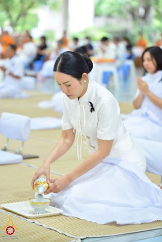 ภาพ No.267549:วันที่ 7 พฤศจิกายน พ.ศ. 2568 พสกนิกรอำเภอคลองหลวง รวมใจบำเพ็ญกุศลปัณรสมวาร (15 วัน) อุทิศถวายเป็นพระราชกุศลแด่ “สมเด็จพระพันปีหลวง” ณ วัดพระธรรมกาย