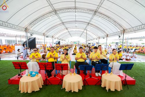 ภาพ No.146431:มหาสังฆทานถวายเป็นพุทธบูชาครั้งยิ่งใหญ่ โครงการทำบุญตักบาตร เพื่อถวายเป็นพระราชกุศล เนื่องในโอกาสมหามงคลเฉลิมพระชนมพรรษา พระบาทสมเด็จพระเจ้าอยู่ห้วฯ ทรงเจริญพระชนมพรรษา 6 รอบ 72 พรรษา