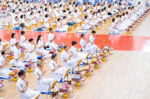 ภาพ No.138789:พิธีถวายกองทุนสนับสนุน การสร้างพระไตรปิฎกฉบับธรรมชัย และอนุรักษ์คัมภีร์ใบลาน น้อมบูชาธรรมหลวงพ่อธัมมชโย 80 ปี ณ ห้องแก้วสารพัดนึก 2 วัดพระธรรมกาย วันเสาร์ที่ 1 มิถุนายน พศ. 2567