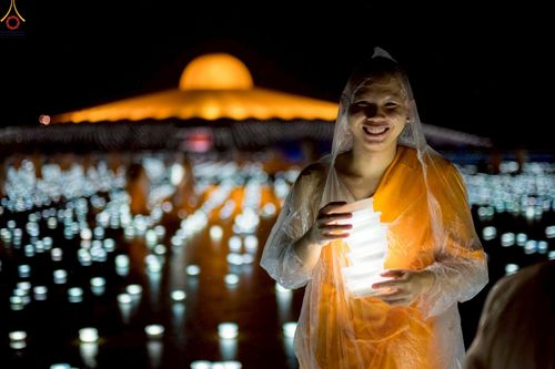 ภาพ No.244197:วันที่ 7 กันยายน พ.ศ. 2568 พิธีจุดประทีป วันครูผู้ค้นพบวิชชาธรรมกาย ณ ลานธรรมฯ และวิหารคด วัดพระธรรมกาย